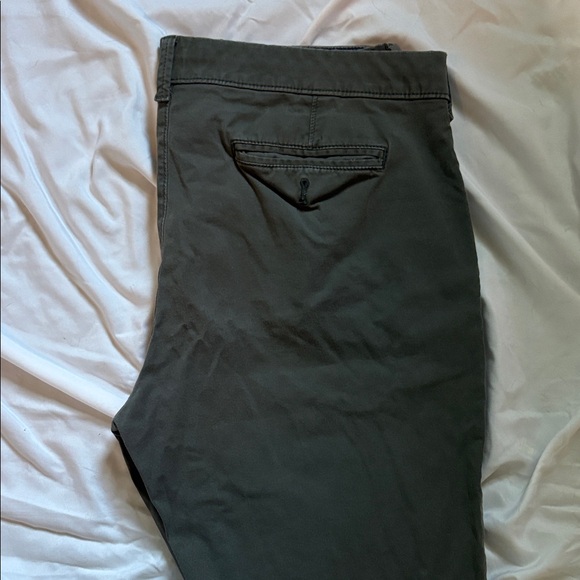 ✨New Listing✨ Men's Express Dark Olive Chinos - Picture 5 of 5